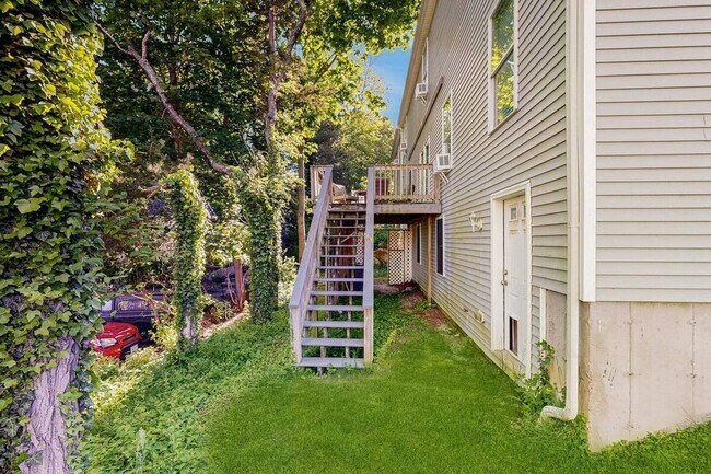 Building Photo - Large 5Br 3 1/2Ba Modern Home in Falmouth ...