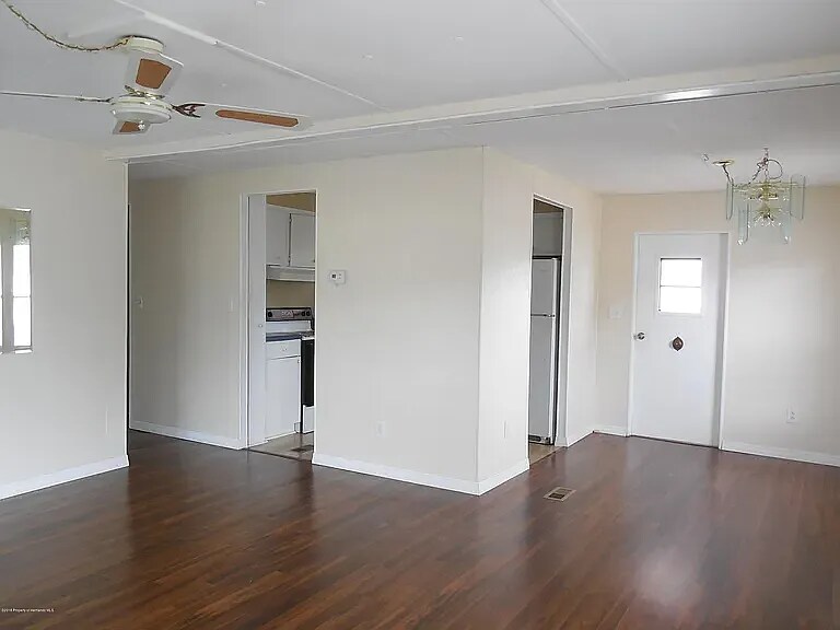 Building Photo - 14324 Montclair Dr