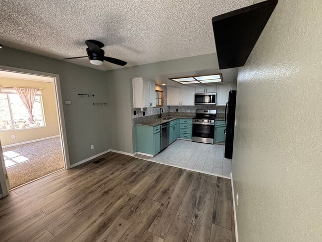 Building Photo - 2440 Melody Ln