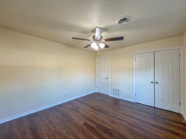 Building Photo - Fully Remodeled 3 Bed, 2 Bath Home in Fort...