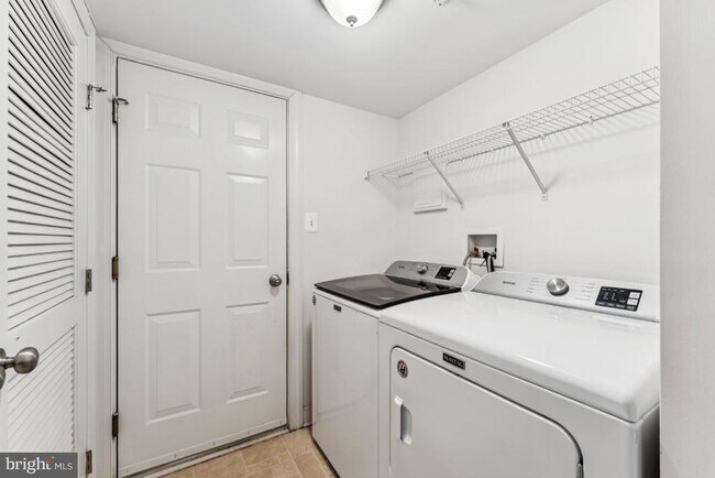 Building Photo - 8915 Amelung St