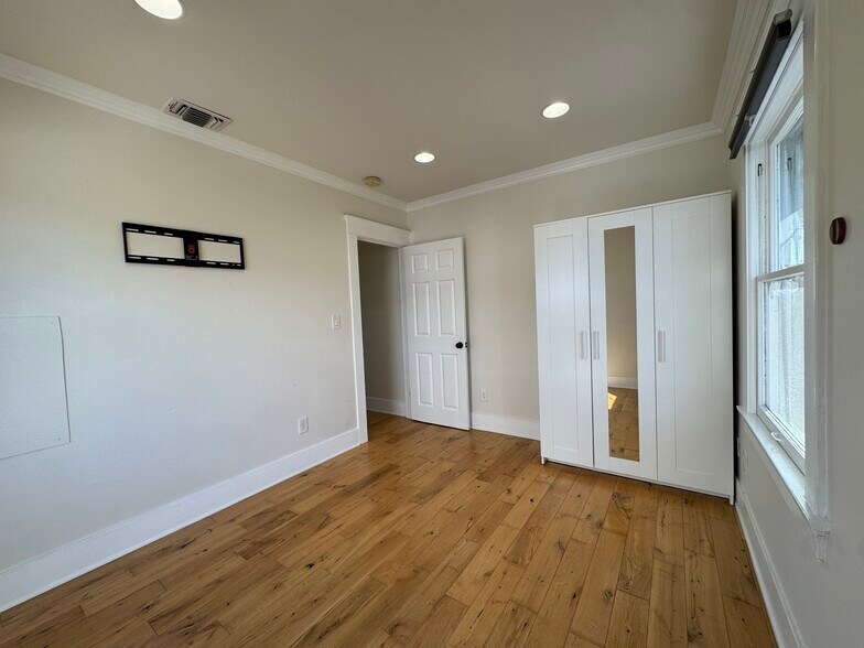 Building Photo - 1763 W 39th St