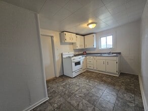 Building Photo - Burtner Rd