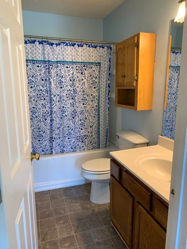 Building Photo - 115 Rough River Run