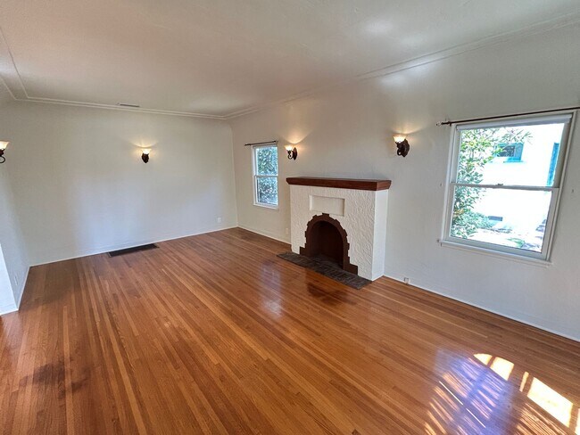 Building Photo - Truly Adorable Tudor Style 2 Bed 1 Bath Home in Anaheim!