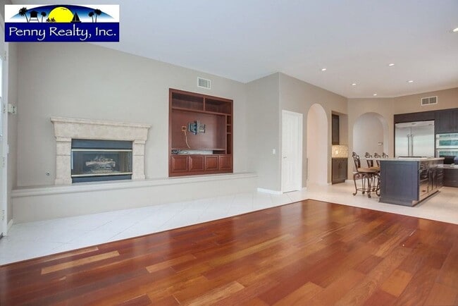 Building Photo - Stunning 4 Bedroom 3.5 Bath Home in the Co...