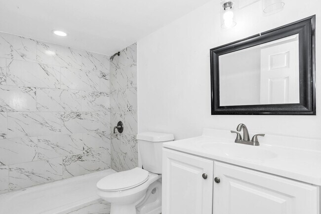 Building Photo - 2737 Stuart Dr