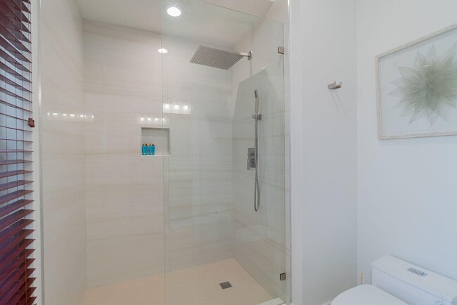 Building Photo - 1907 S Club Dr