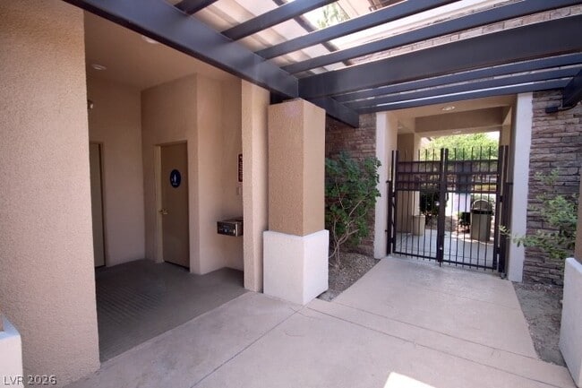 Building Photo - 704 Peachy Canyon Cir