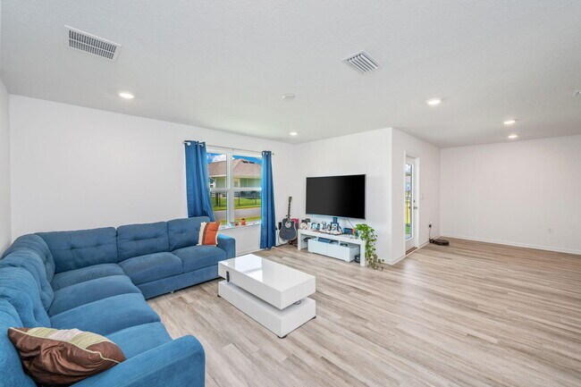 Building Photo - 103 Riverwalk Cir