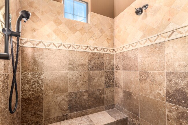 Stunning 3 bedroom, 2.5 bathroom home for lease in beautiful Rio Verde! - 26446 N Avenida del Ray