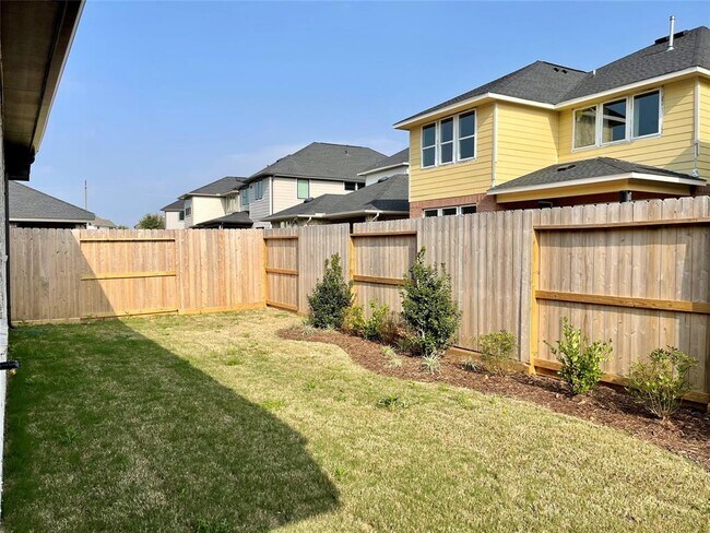 Building Photo - 24226 Maple Summit Ln