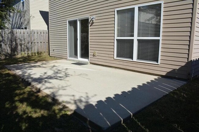 Building Photo - 823 Sugar Plum Ln