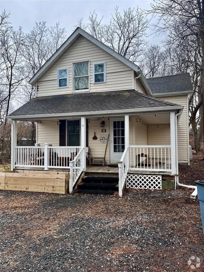 Building Photo - 16 Yeoman Ln