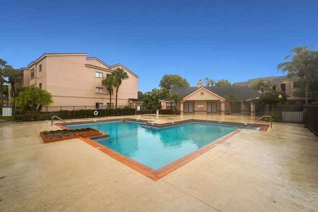 Building Photo - 2926 S University Dr