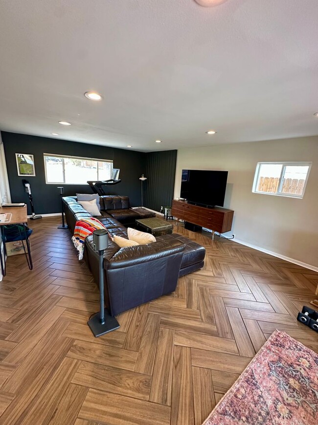 Building Photo - Charming Updated Ranch-Style Home