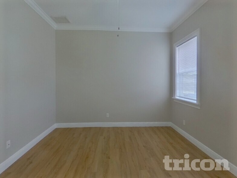 Building Photo - 7703 N Huntley Ave