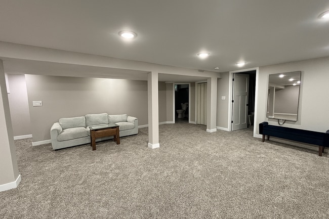 Building Photo - Rare Minnehaha Parkway rental under 5k! Be...