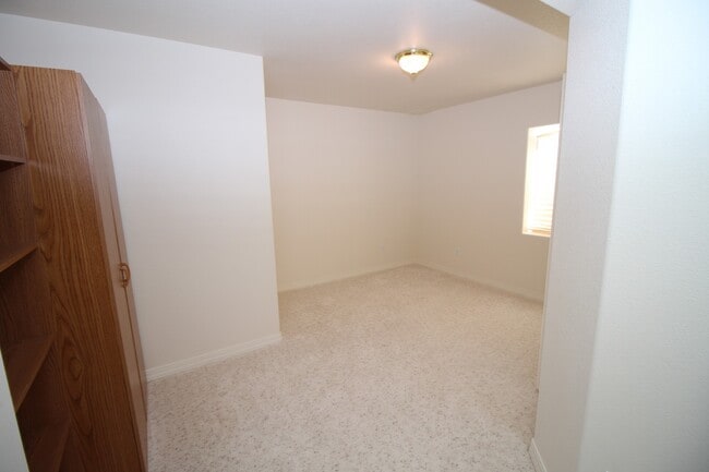 Building Photo - Amazing 5 bedroom home in Desirable Crown Hill Mesa on West Side of town