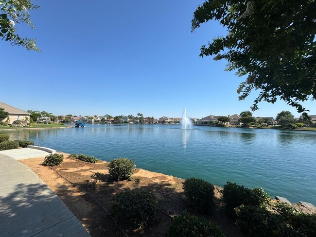 Building Photo - Welcome to the Quail Lake Gated Community!!!