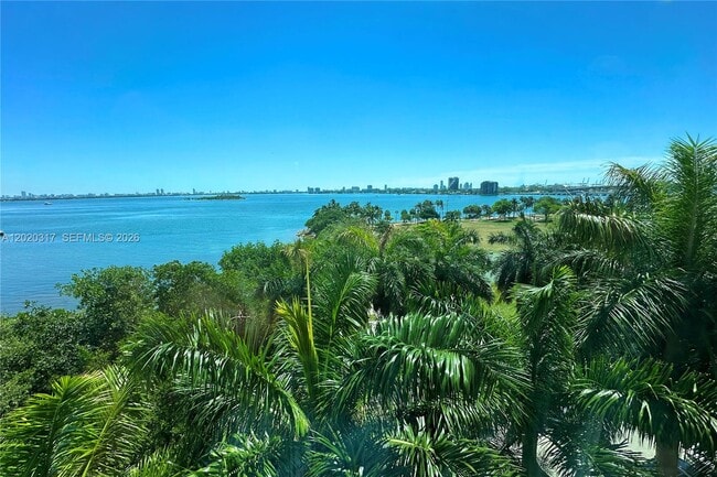 Building Photo - 2000 N Bayshore Dr