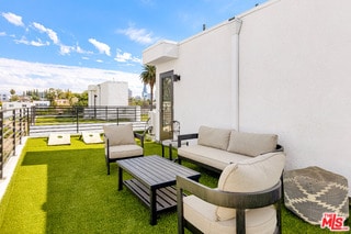 Building Photo - 220 N Coronado St