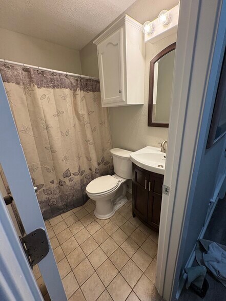 Building Photo - 4005 Sunhill Dr