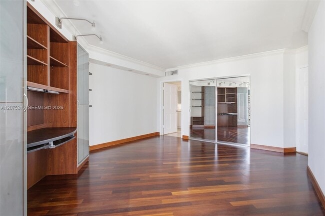 Building Photo - 16500 Collins Ave