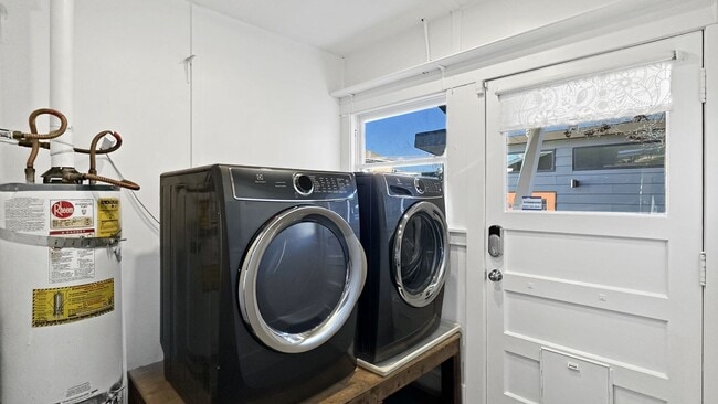 Building Photo - 22nd760