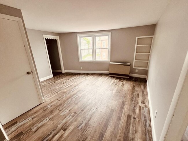 Building Photo - 12 Howe St