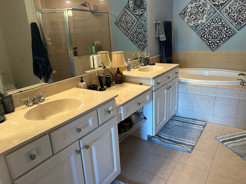 Master bath - 10314 Saville Rowe Ln