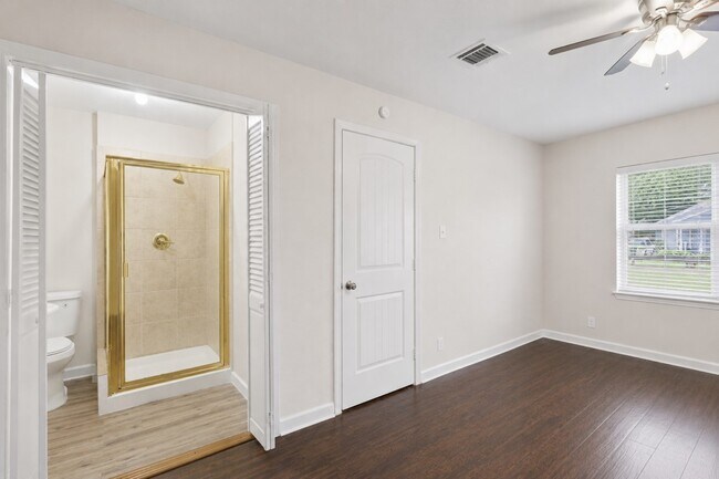 Building Photo - 515 Riggs St