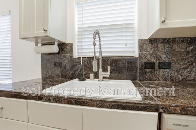 Building Photo - 2625 Howe St