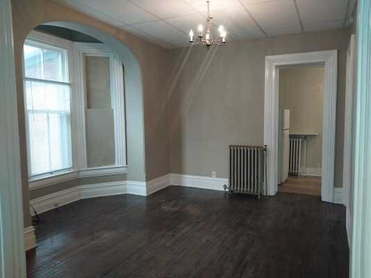 Building Photo - 437 W Walnut St