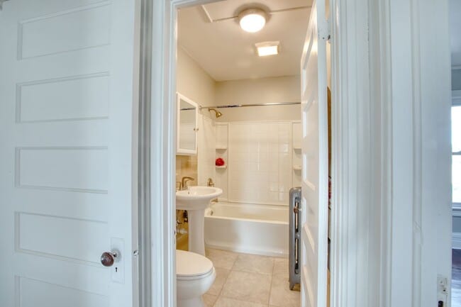 Building Photo - 325 Chestnut St