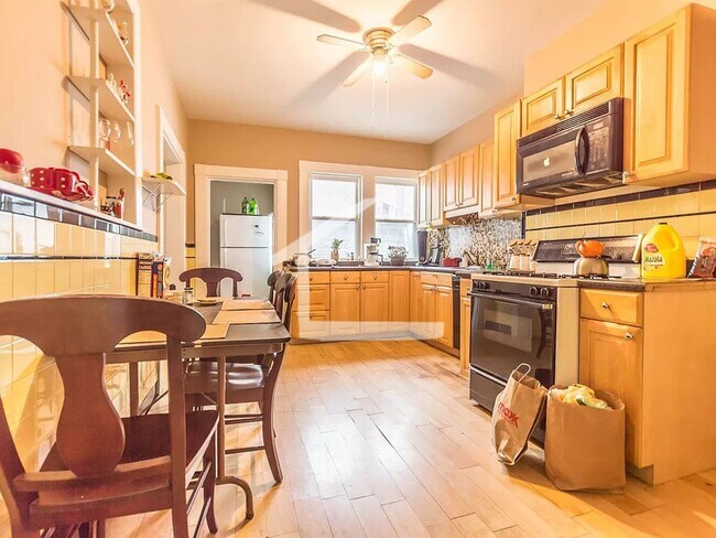 Building Photo - 9/1  Spacious 4BR/1.5BA in BU South Campus...