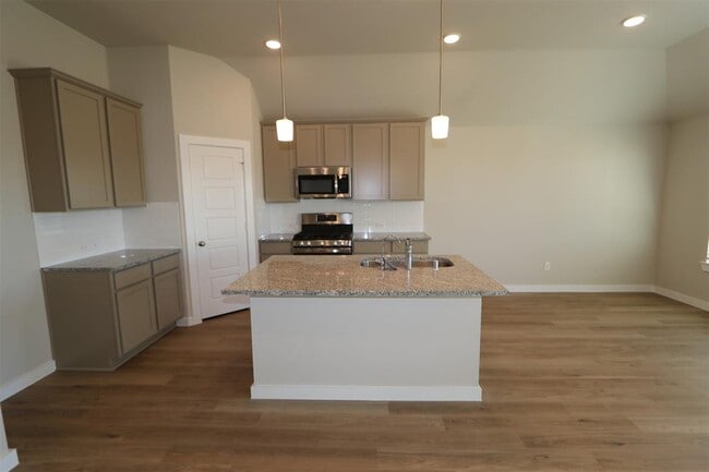 Building Photo - 1558 San Sebastien Dr