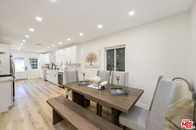 Building Photo - 2936 S Bentley Ave