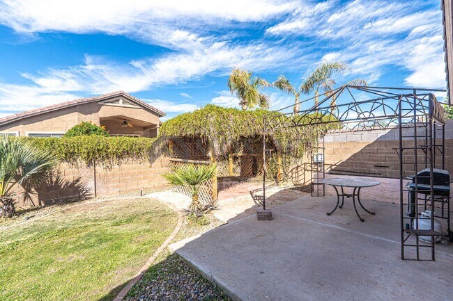 Building Photo - 8646 E Nido Ave