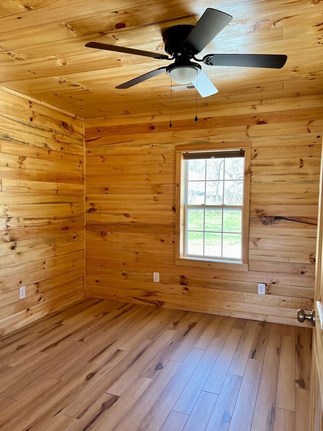 Building Photo - Updated 2 Bed 1 Bath Home in Mars Hill, NC!!