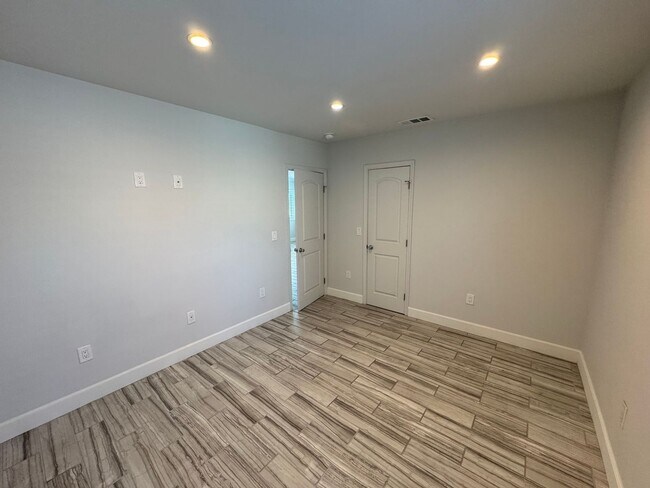 Building Photo - 1143 W 163rd St
