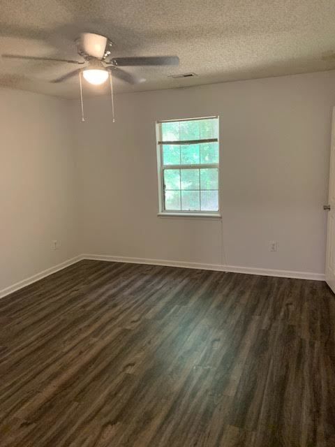 Building Photo - 1100 Holden Dr