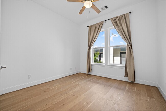 Building Photo - 2713 Kinsley Oaks Dr