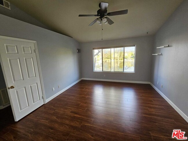 Building Photo - 290 Ridgeton Ln