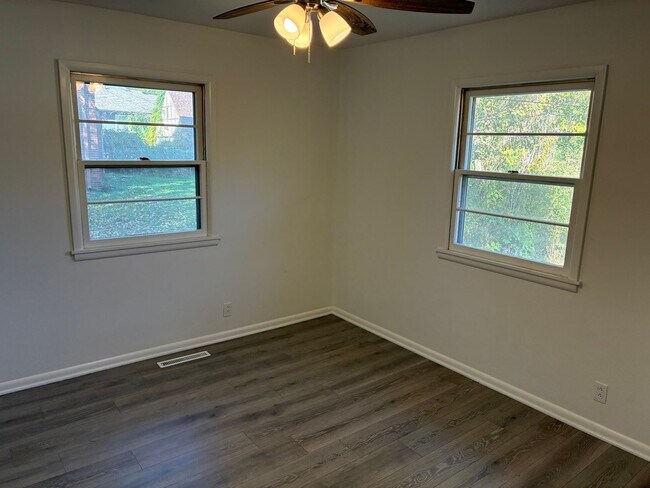 Building Photo - Rountree Elementary, fully remodeled 2 bed, 1 bath duplex walking distance to MSU campus and Roun...