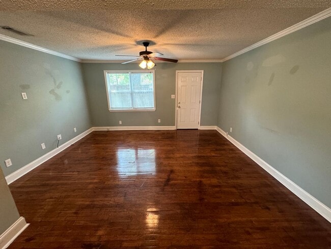 Building Photo - Brick 2/1 Apartment in Cave Spring- $995