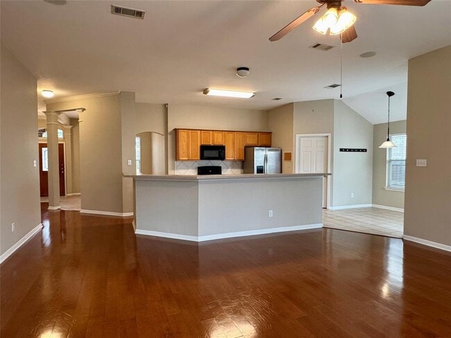 Building Photo - 13509 Shawna Dnay Dr