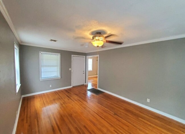 Building Photo - Cute 2 bed 1 bath near Tinker