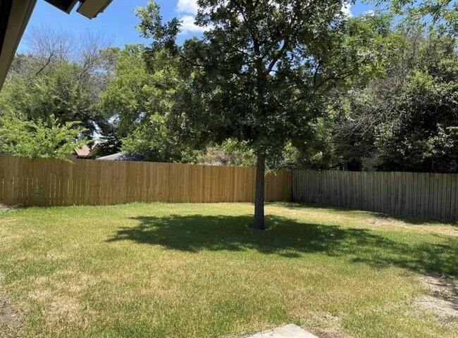 Building Photo - 909 Cripple Creek Dr