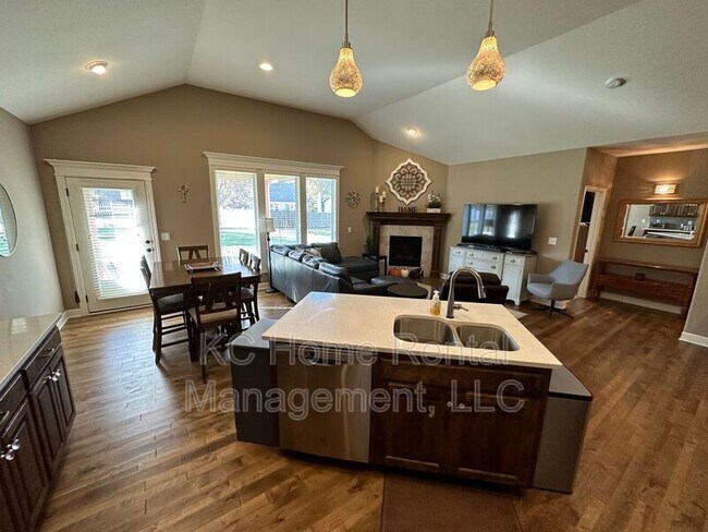 Building Photo - 2807 NE Sonora Valley Dr
